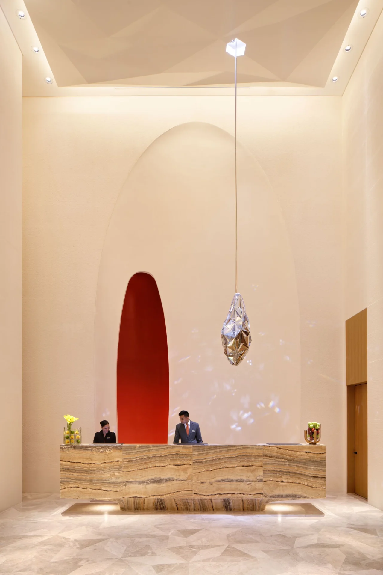 Sculptural pendant room